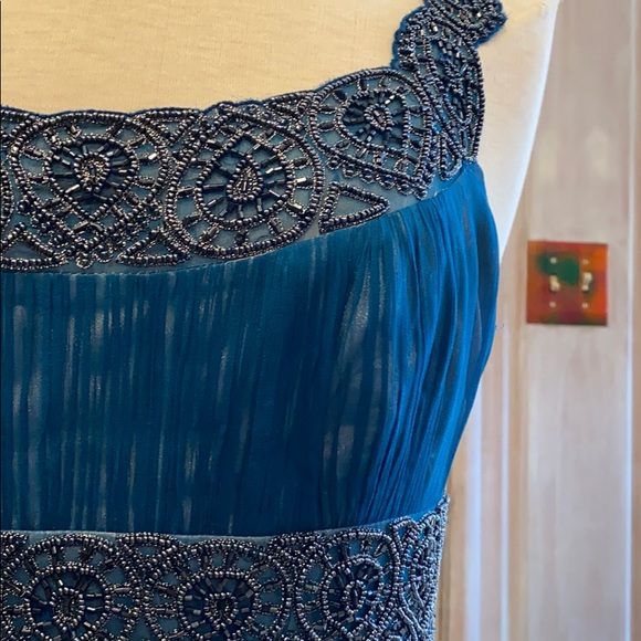 Dress - Picture 4 of 4